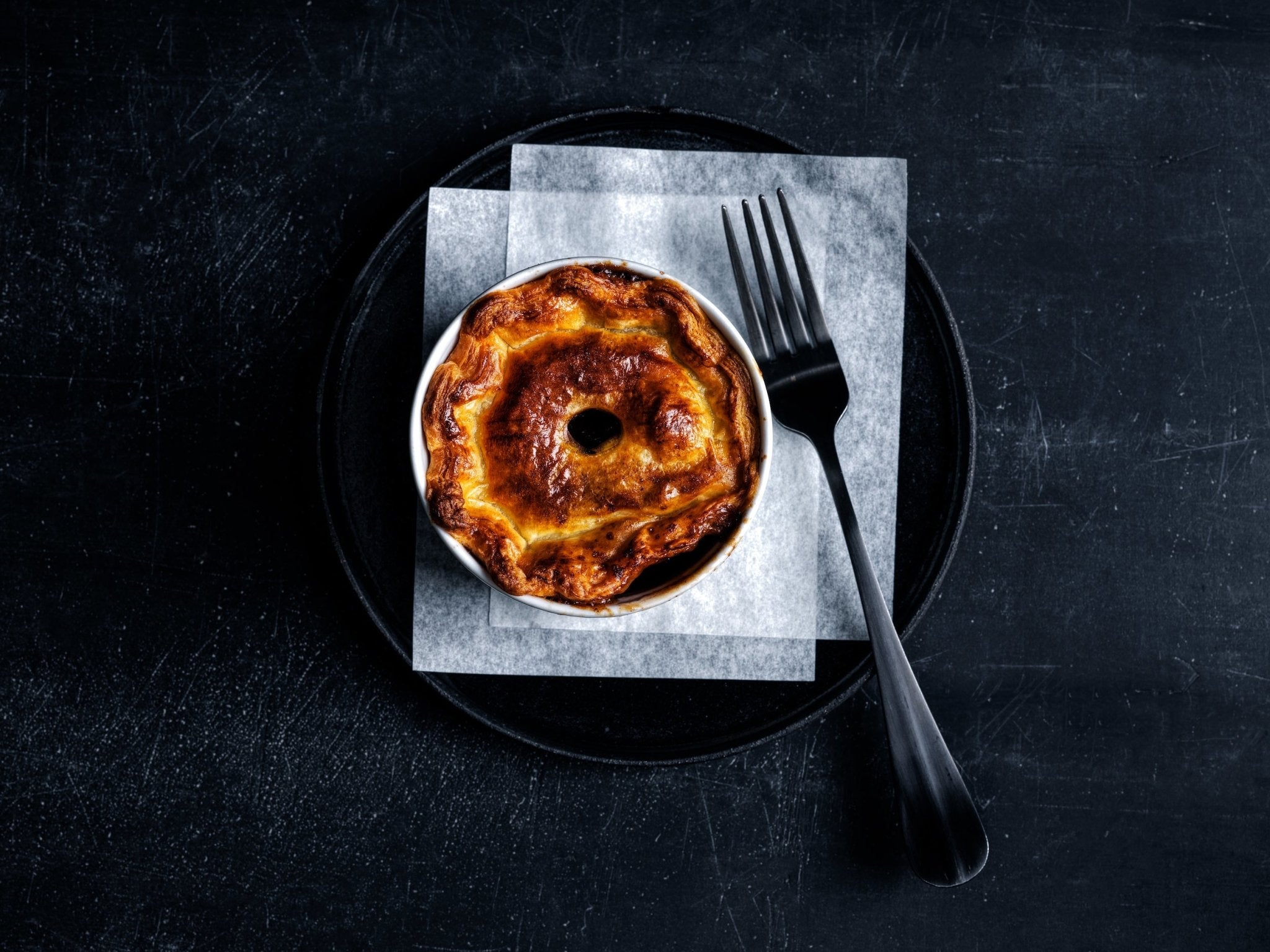 Pot pies med braiseret oksekød, vin og gulerødder - Gastrotools.dk